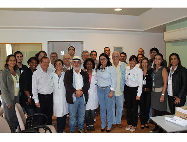 O diretores da FEAM com a nova equipe da CIPA