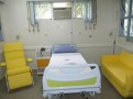 Um dos quartos individuais do hospital