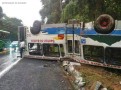 Vítimas do acidente com ônibus estão sendo atendidas no Hospital de Praia Brava