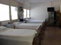 A enfermaria fica constantemente preparada para receber pacientes que necessitam de repouso