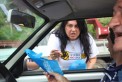 Dra. Teresa Leite, Diretora-superintendente da FEAM, também distribuiu os kits aos
motoristas